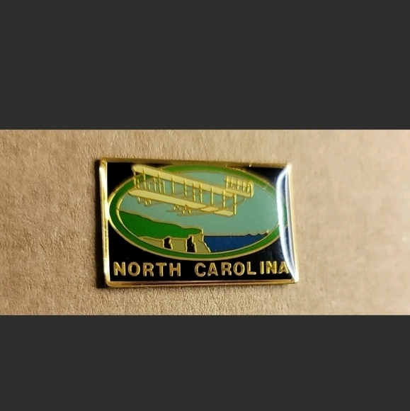 TRAVEL Pin Jewelry - North Carolina Wright Brothers TRAVEL PIN‎ (p76
